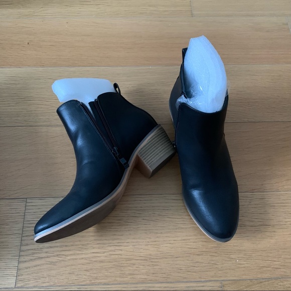 Journee Size 5.5 Black Rebel Faux Leather Booties - Picture 4 of 5